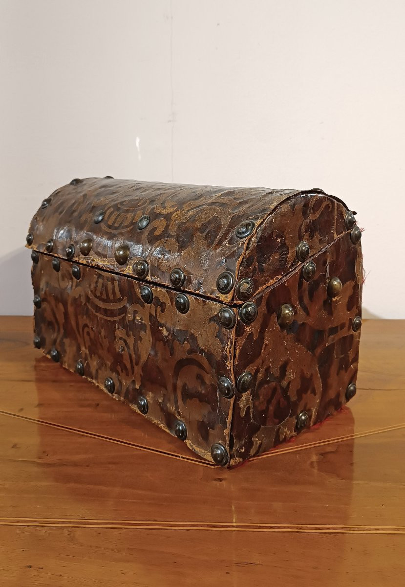 PICCOLA SCATOLA PORTACANDELE IN PELLE XVI SECOLO-photo-3