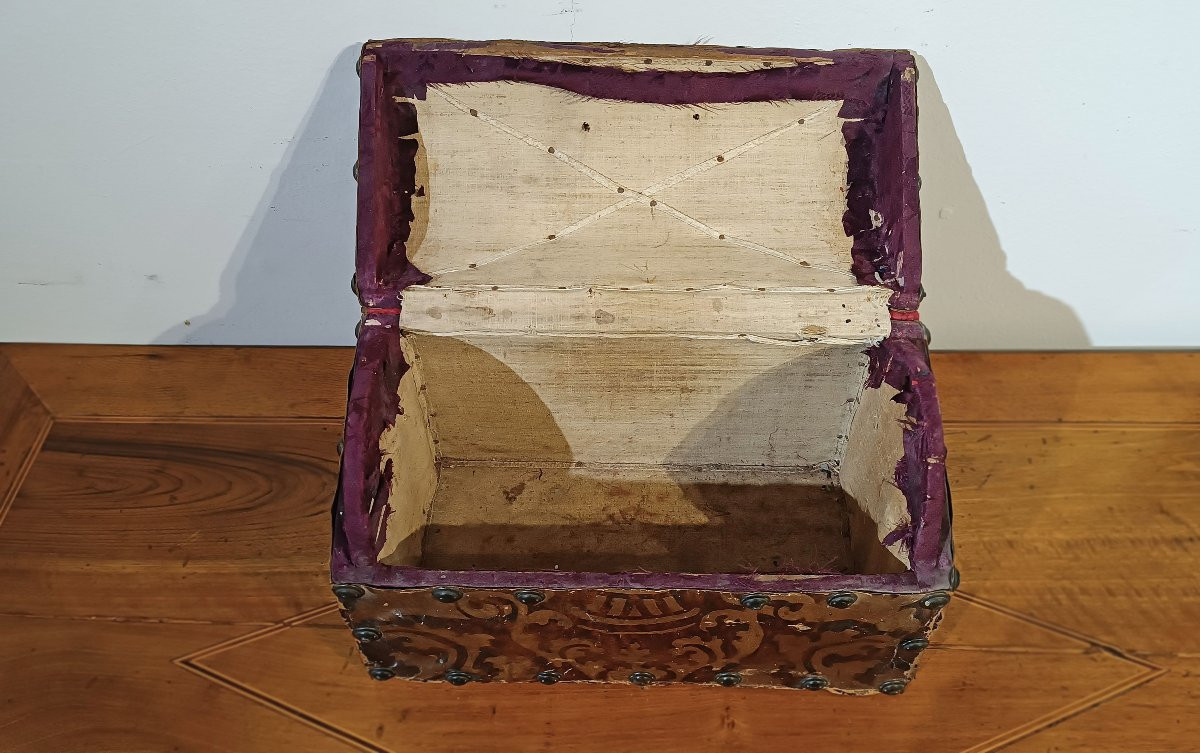 PICCOLA SCATOLA PORTACANDELE IN PELLE XVI SECOLO-photo-2