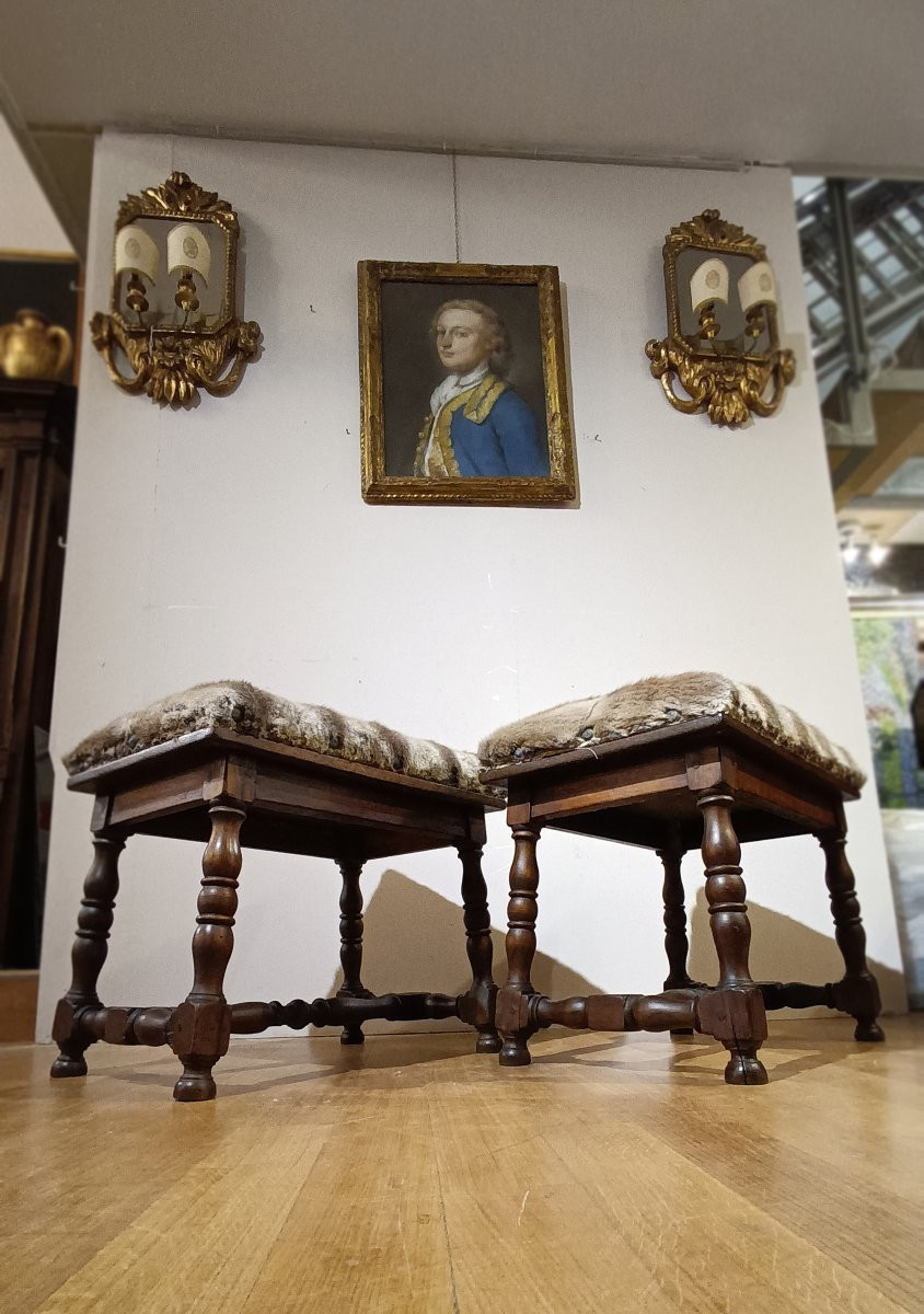COPPIA DI SGABELLI IN NOCE FINE XVII SECOLO -photo-6
