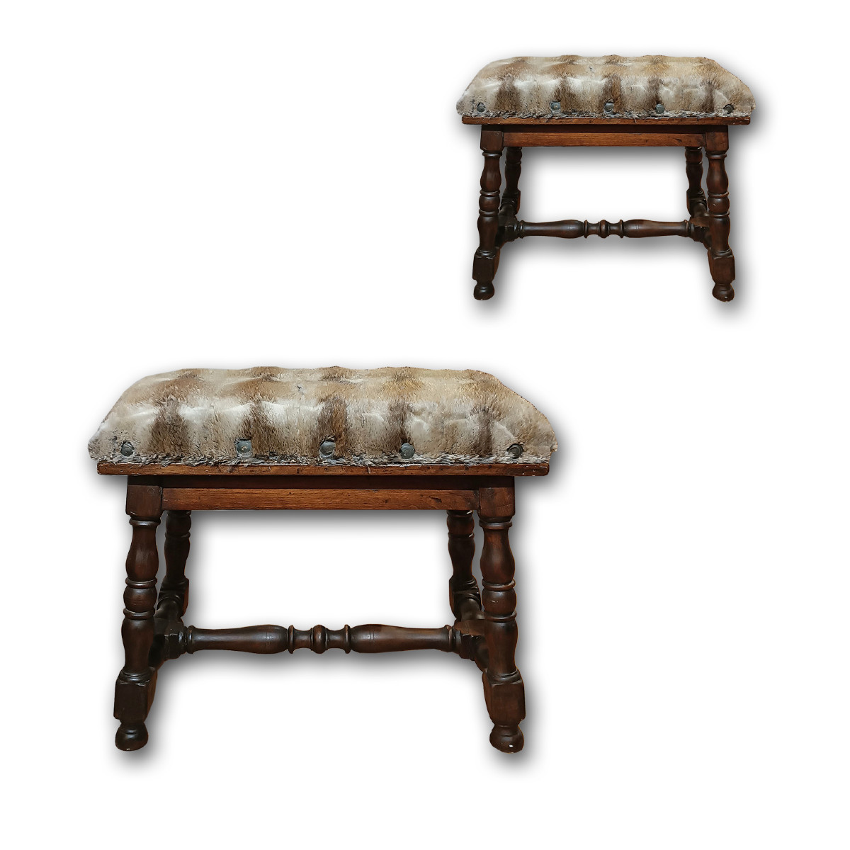 COPPIA DI SGABELLI IN NOCE FINE XVII SECOLO 