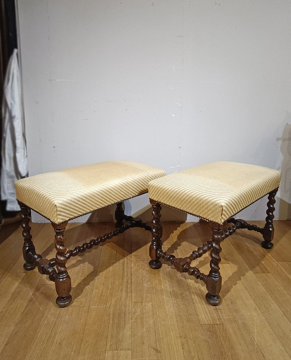 COPPIA DI SGABELLI IN NOCE SECONDA META’ XVII SECOLO-photo-4