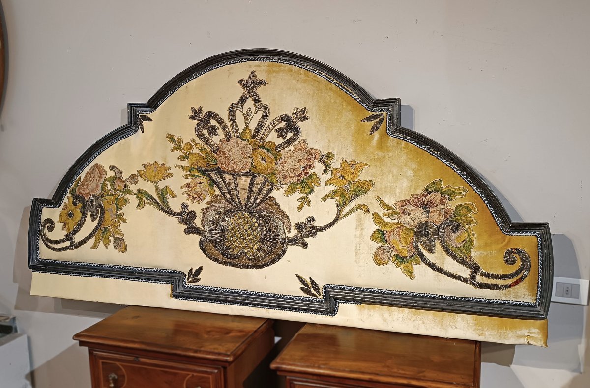 TESTATA DA LETTO MATRIMONIALE CON RICAMI META’ XVIII SECOLO-photo-2