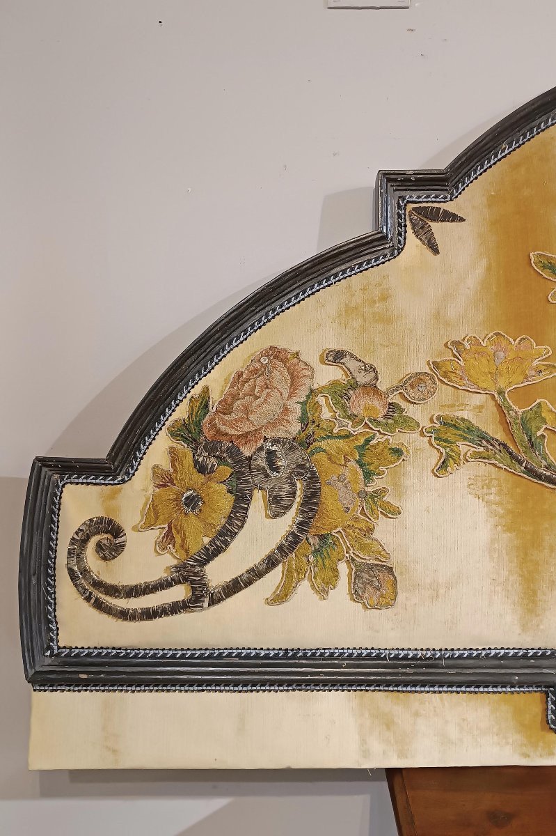 TESTATA DA LETTO MATRIMONIALE CON RICAMI META’ XVIII SECOLO-photo-4