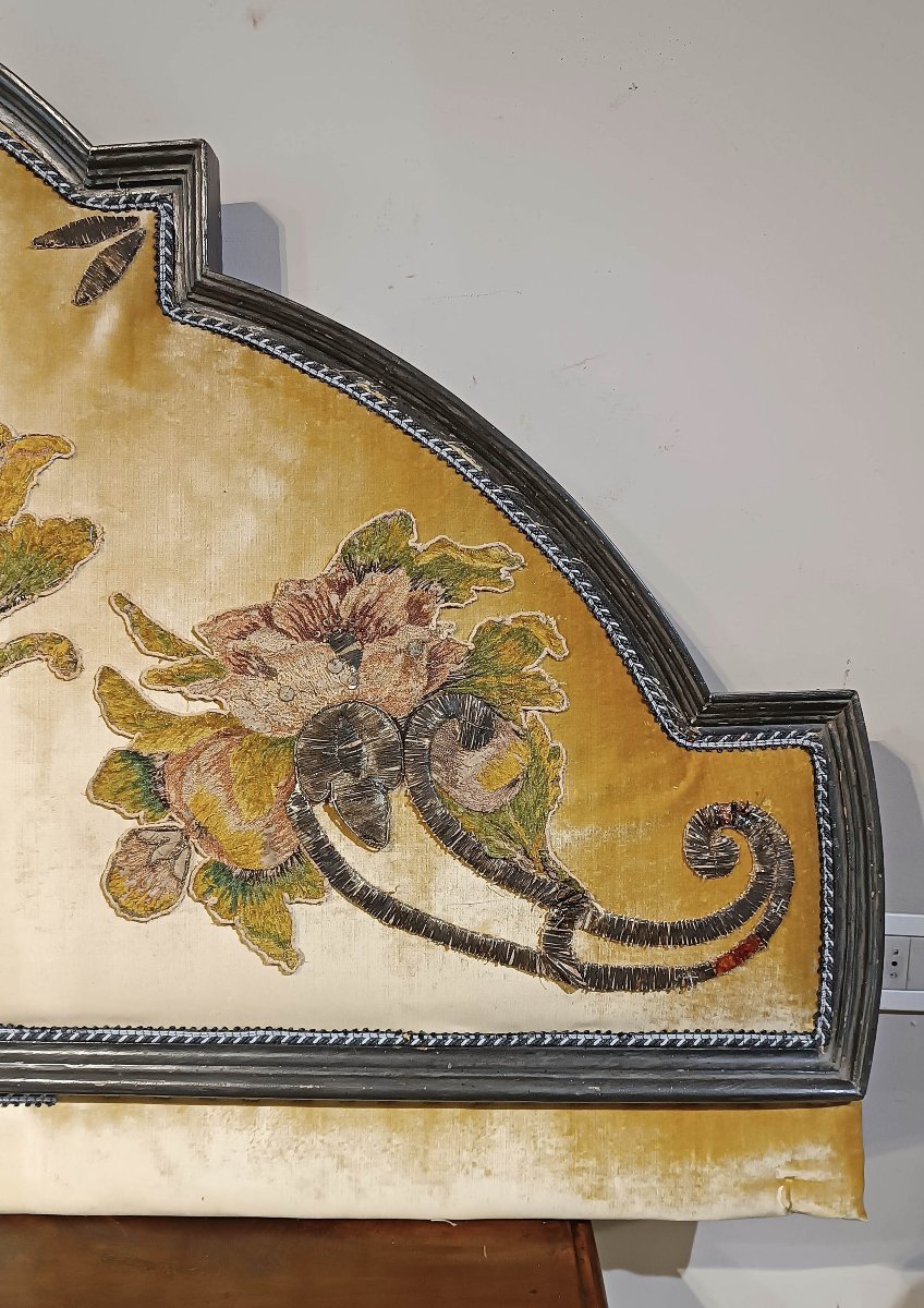 TESTATA DA LETTO MATRIMONIALE CON RICAMI META’ XVIII SECOLO-photo-1