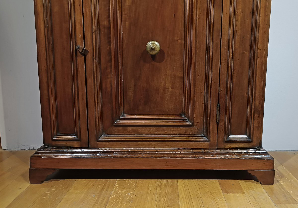 CREDENZA IN MASSELLO DI NOCE INIZI DEL XVIII SECOLO-photo-7