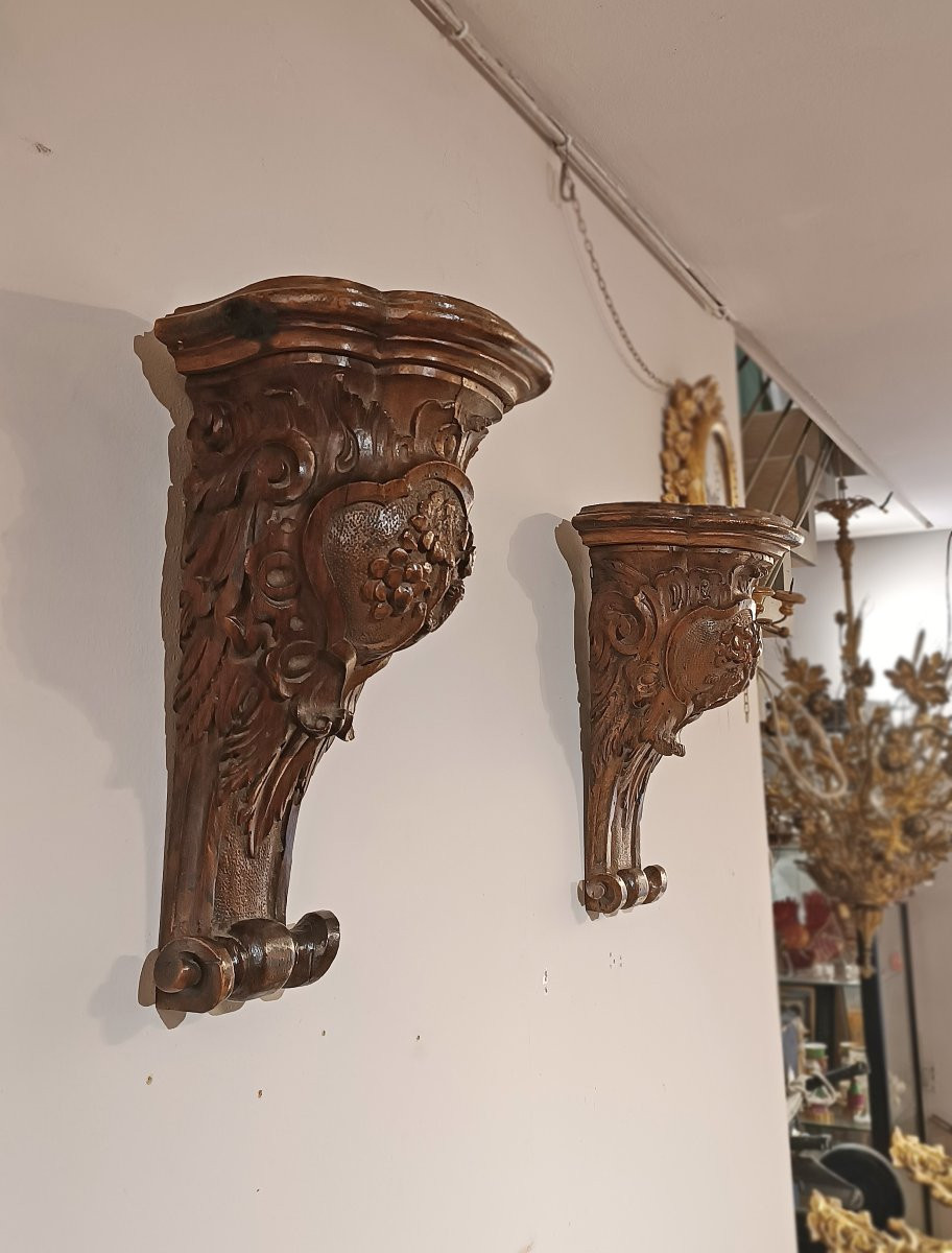 COPPIA DI MENSOLE IN NOCE INTAGLIATO META’ DEL XVIII SECOLO -photo-3