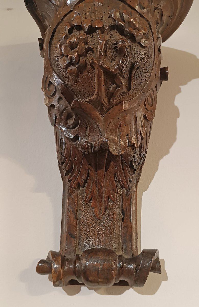 COPPIA DI MENSOLE IN NOCE INTAGLIATO META’ DEL XVIII SECOLO -photo-1