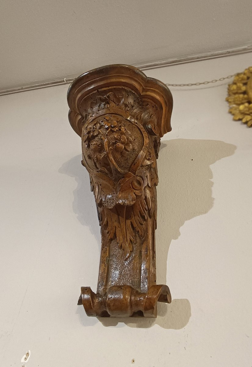 COPPIA DI MENSOLE IN NOCE INTAGLIATO META’ DEL XVIII SECOLO -photo-4