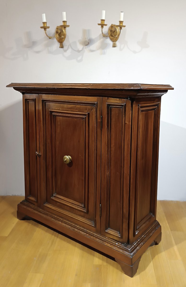 CREDENZA IN MASSELLO DI NOCE INIZI DEL XVIII SECOLO-photo-2