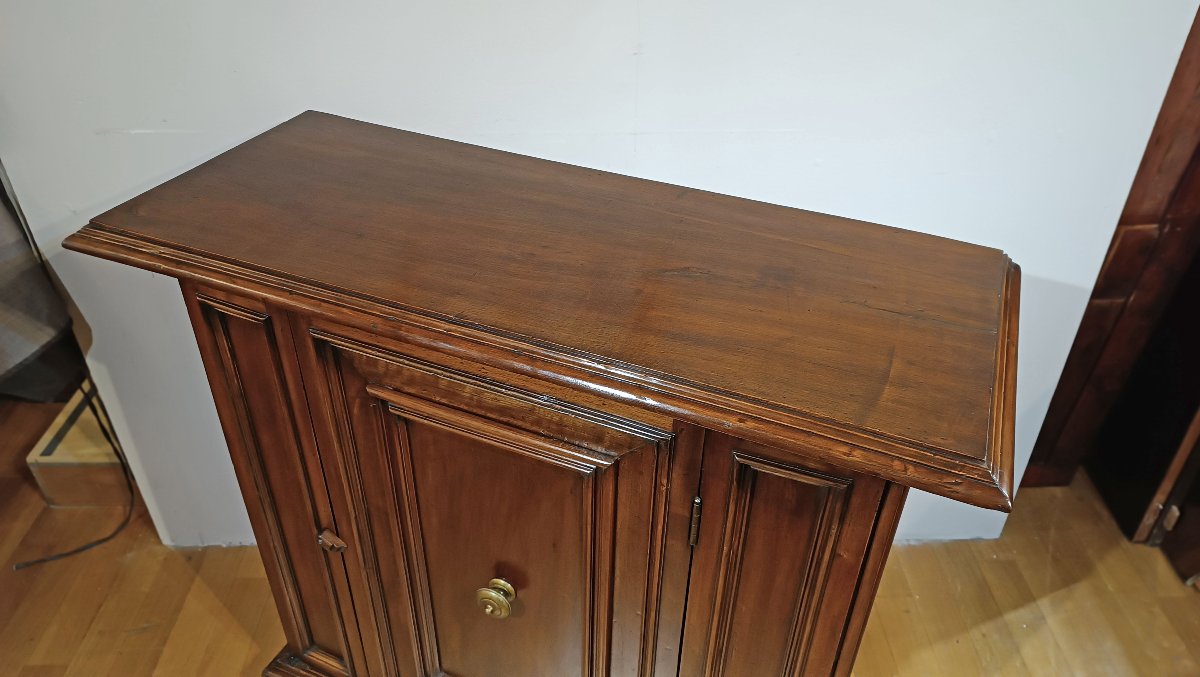 CREDENZA IN MASSELLO DI NOCE INIZI DEL XVIII SECOLO-photo-1