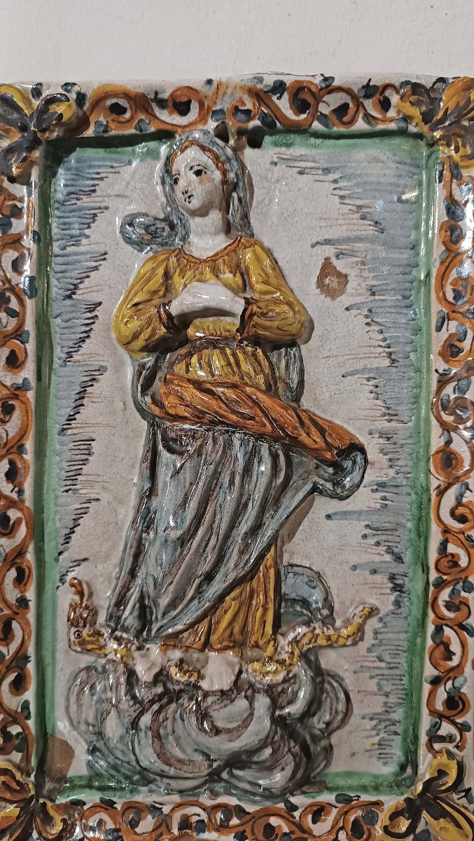 PLACCA IN MAIOLICA DI MONTELUPO CON VERGINE FINE XVII SECOLO-photo-2