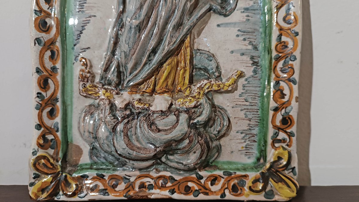 PLACCA IN MAIOLICA DI MONTELUPO CON VERGINE FINE XVII SECOLO-photo-1