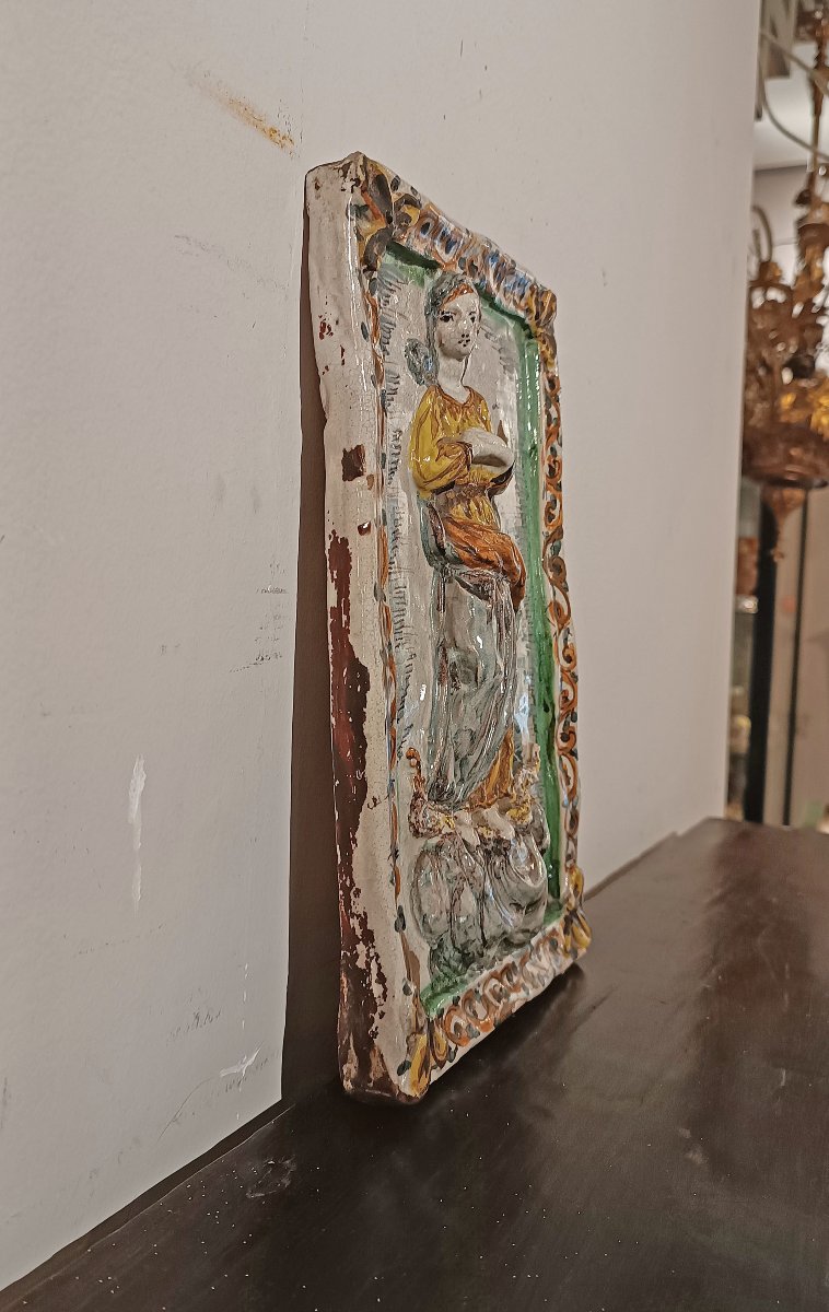 PLACCA IN MAIOLICA DI MONTELUPO CON VERGINE FINE XVII SECOLO-photo-3