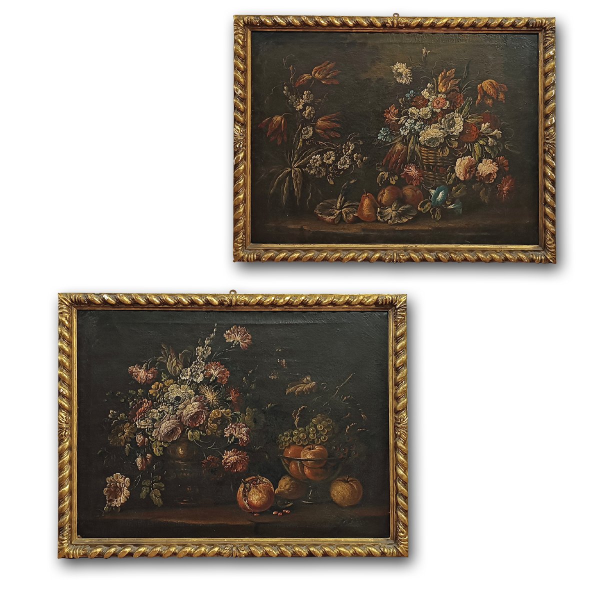 COPPIA DI DIPINTI CON FIORI E FRUTTA FINE XVII SECOLO 