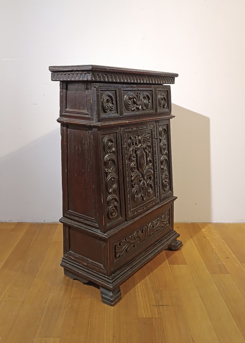 PICCOLA CREDENZA IN NOCE  XVI SECOLO -photo-2