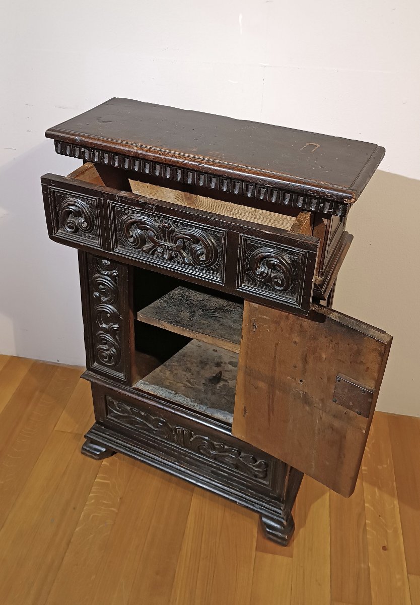PICCOLA CREDENZA IN NOCE  XVI SECOLO -photo-1