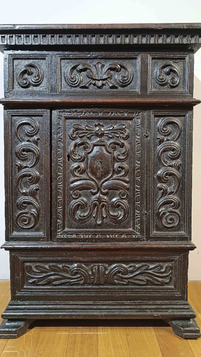 PICCOLA CREDENZA IN NOCE  XVI SECOLO -photo-3