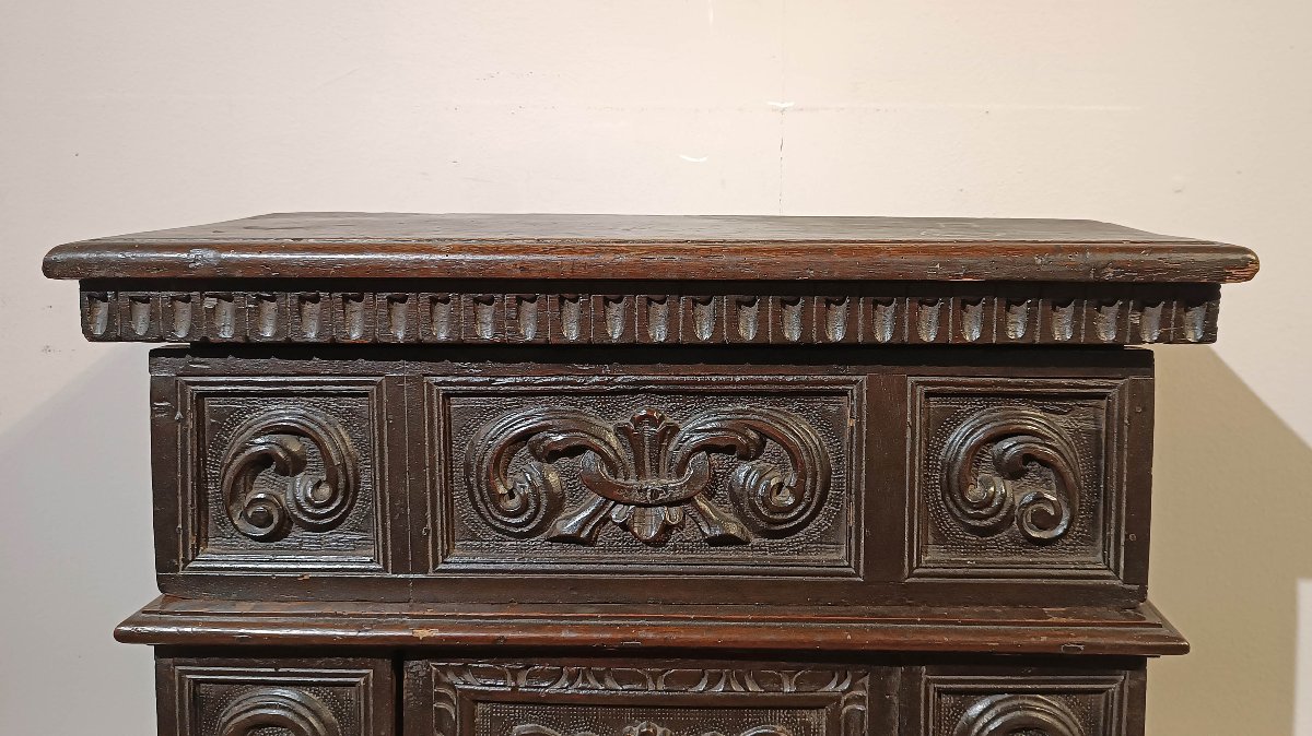 PICCOLA CREDENZA IN NOCE  XVI SECOLO -photo-4