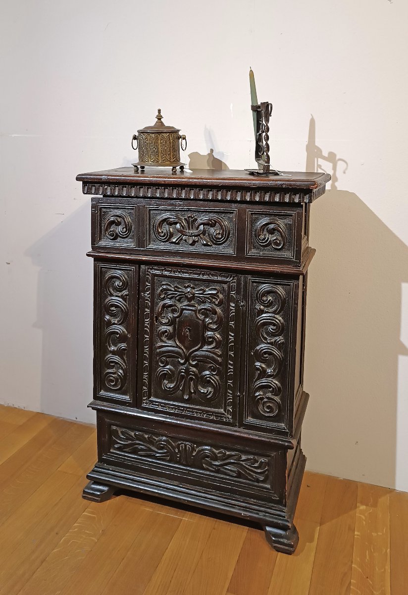 PICCOLA CREDENZA IN NOCE  XVI SECOLO -photo-6