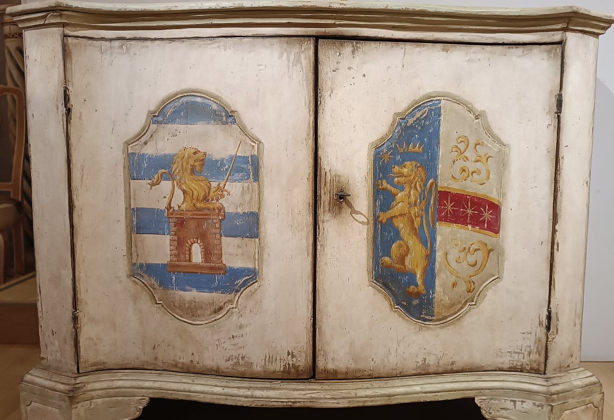 CREDENZA DIPINTA CON STEMMI FINE XVII-INIZI XVIII SECOLO -photo-1