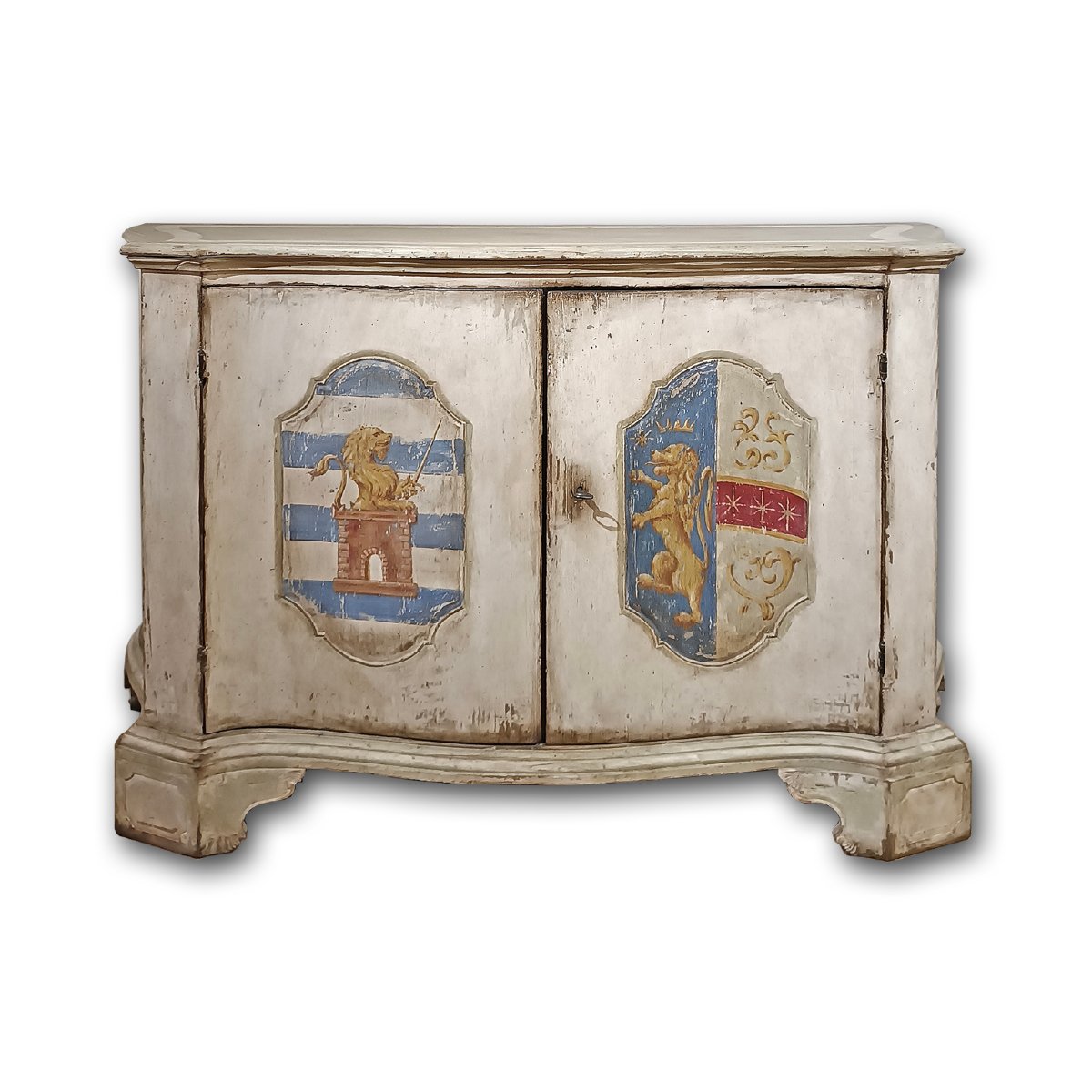 CREDENZA DIPINTA CON STEMMI FINE XVII-INIZI XVIII SECOLO 