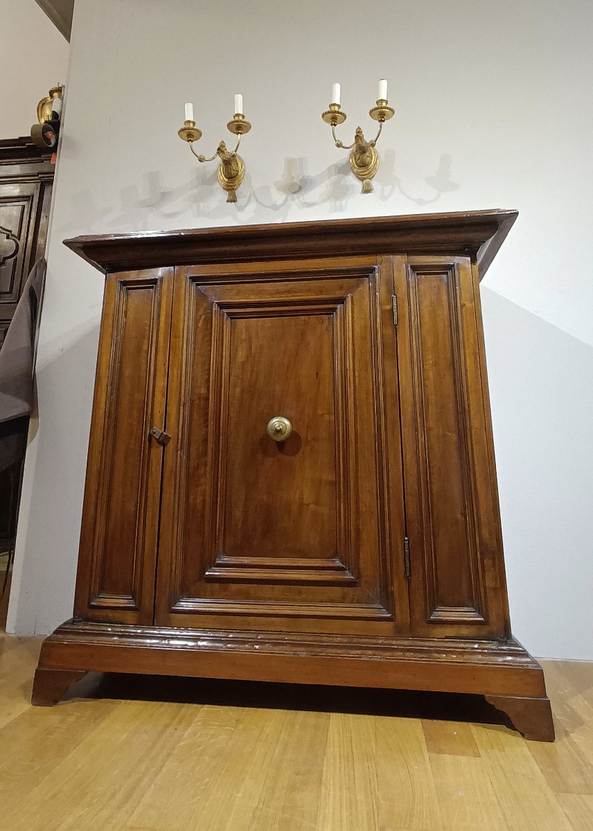 CREDENZA IN MASSELLO DI NOCE INIZI DEL XVIII SECOLO-photo-6