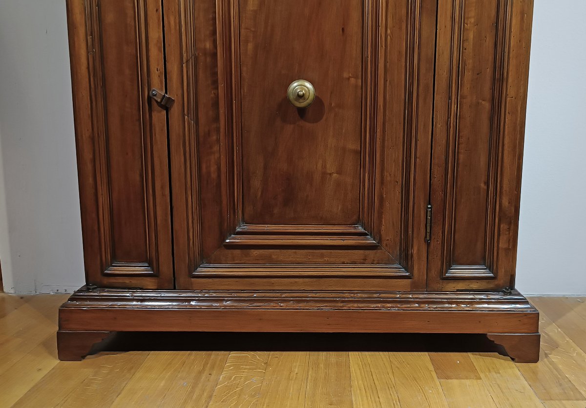 CREDENZA IN MASSELLO DI NOCE INIZI DEL XVIII SECOLO-photo-7