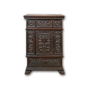 PICCOLA CREDENZA IN NOCE XVI SECOLO