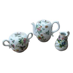 Chinese Porcelain Tea Set Famile Rose, 19th Century