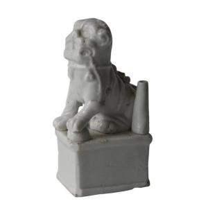 China, Kangxi Blanc De Chine Porcelain Incense Holder, Topped With A Lion, 18th Century