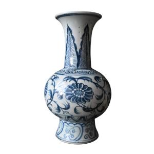 Blue And White Stoneware Bottle Vase, Vietnam, Chu đậu, Circa 1550–1620