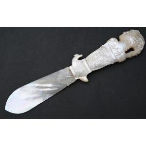 Grand Palais Royal Letter Opener In Mother Of Pearl From The Nineteenth Century