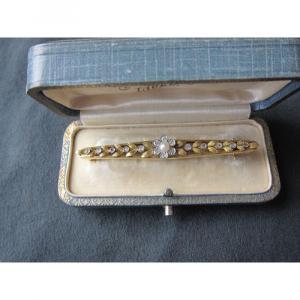 Antique Victorian Brooch In 18k Gold With Diamonds