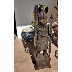 Large 20th Century Bronze Sculpture - African Art - Powerful Yoruba Warrior From The Edo Ethnicity Of Benin