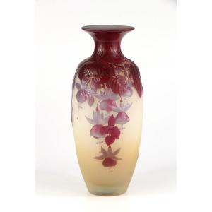 Gallé Vase (fuchsia) Relief Series