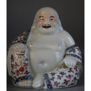 Chinese Laughing Buddha In Porcelain "famille Rose"