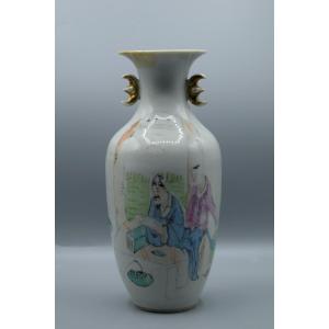 Chinese Porcelain Vase With Hundred Antiquities – Republican Period (early 20th Century)