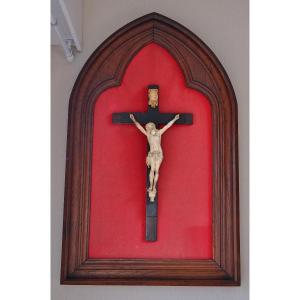 Crucifix - Living Christ Sculpted - Circa 1800.