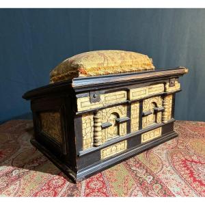 Malines 17th Century, Alabaster And Blackened Wood Work Box.