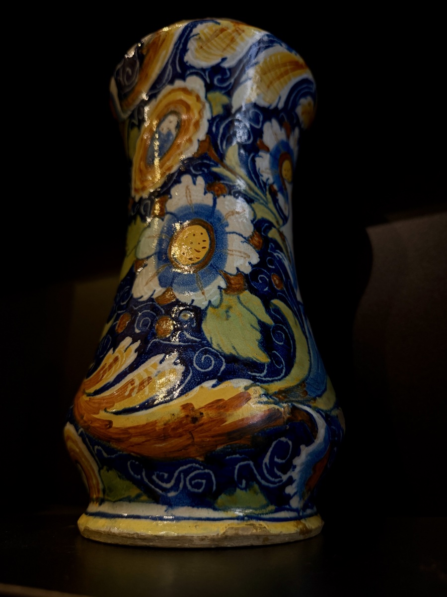 Albarello da farmacia in maiolica policroma con figura allegorica, Italia, XVI secolo-photo-2