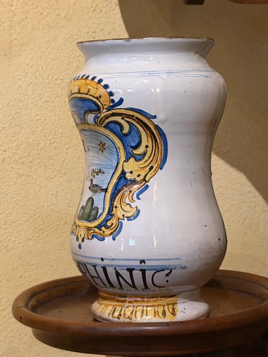 Albarello ad arrocchetto da farmacia in maiolica policroma, Italia centrale, XVII secolo-photo-2