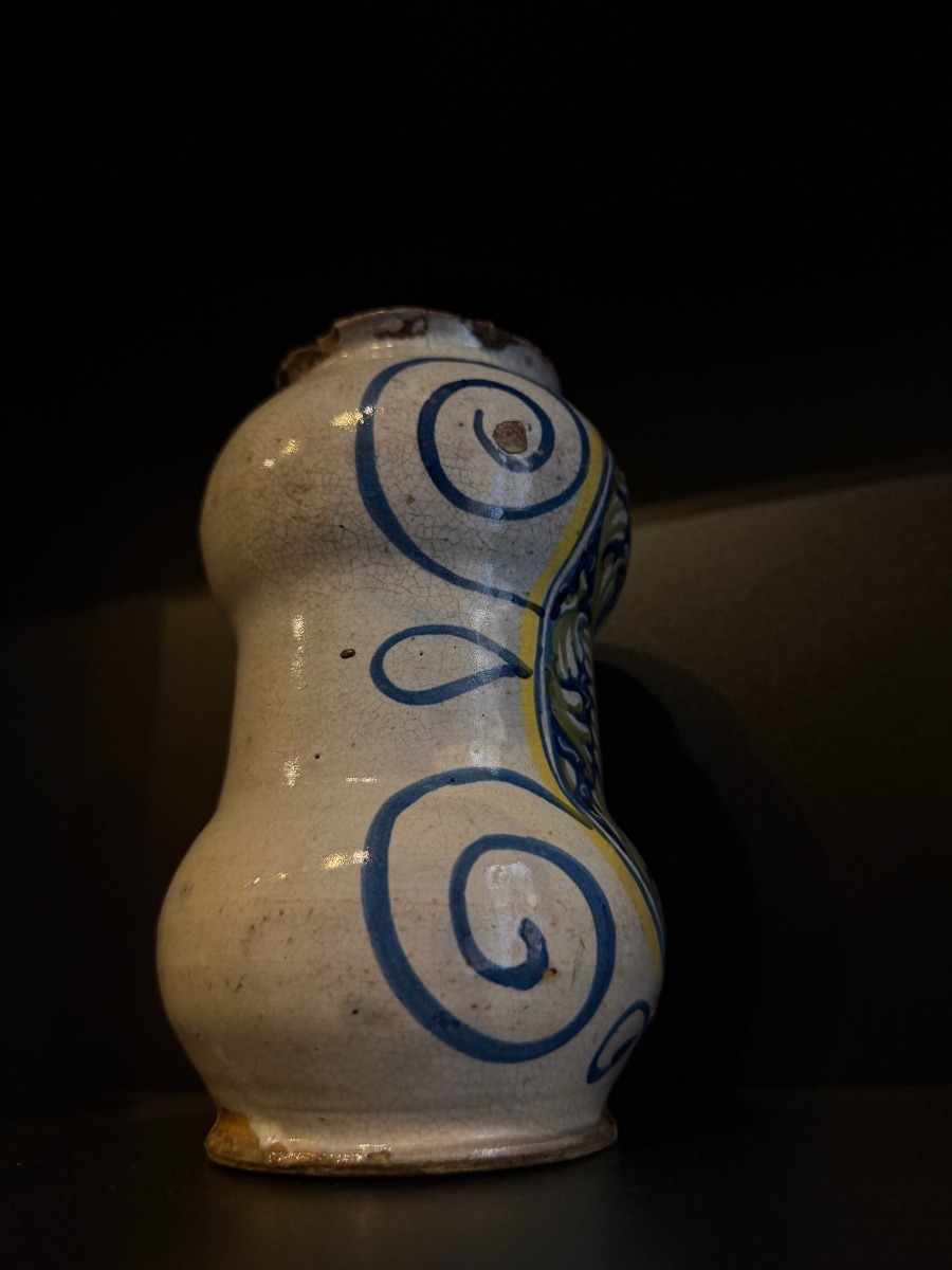 Albarello ad arrocchetto in maiolica policroma con stemma nobiliare, Italia centrale, XVII seco-photo-1