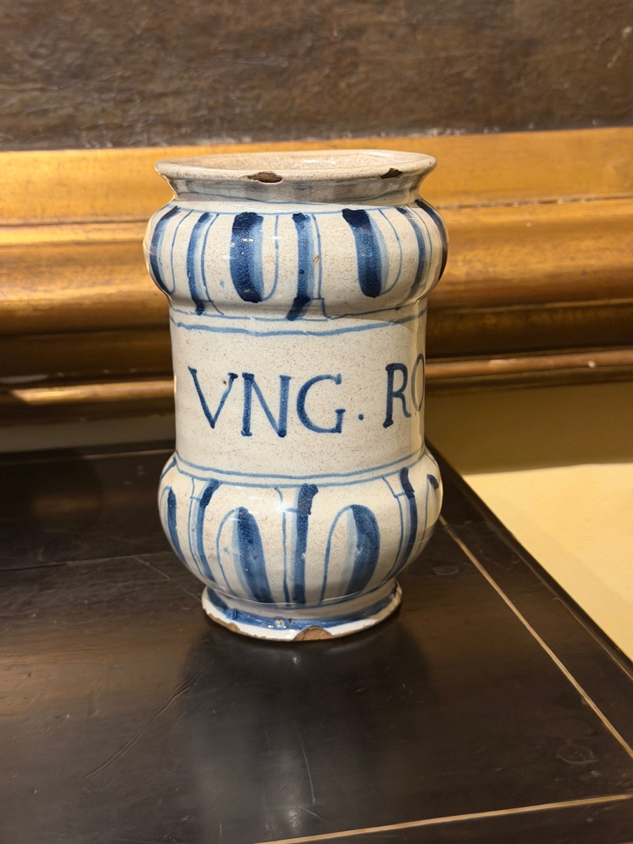 Raro albarello da farmacia in maiolica ligure, Savona, fine XVI – inizi XVII secolo