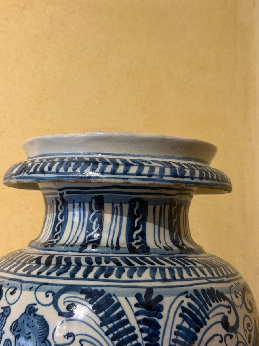 Vaso da farmacia in maiolica, Deruta, periodo calligrafico, fine XVI – inizi XVII secolo-photo-4
