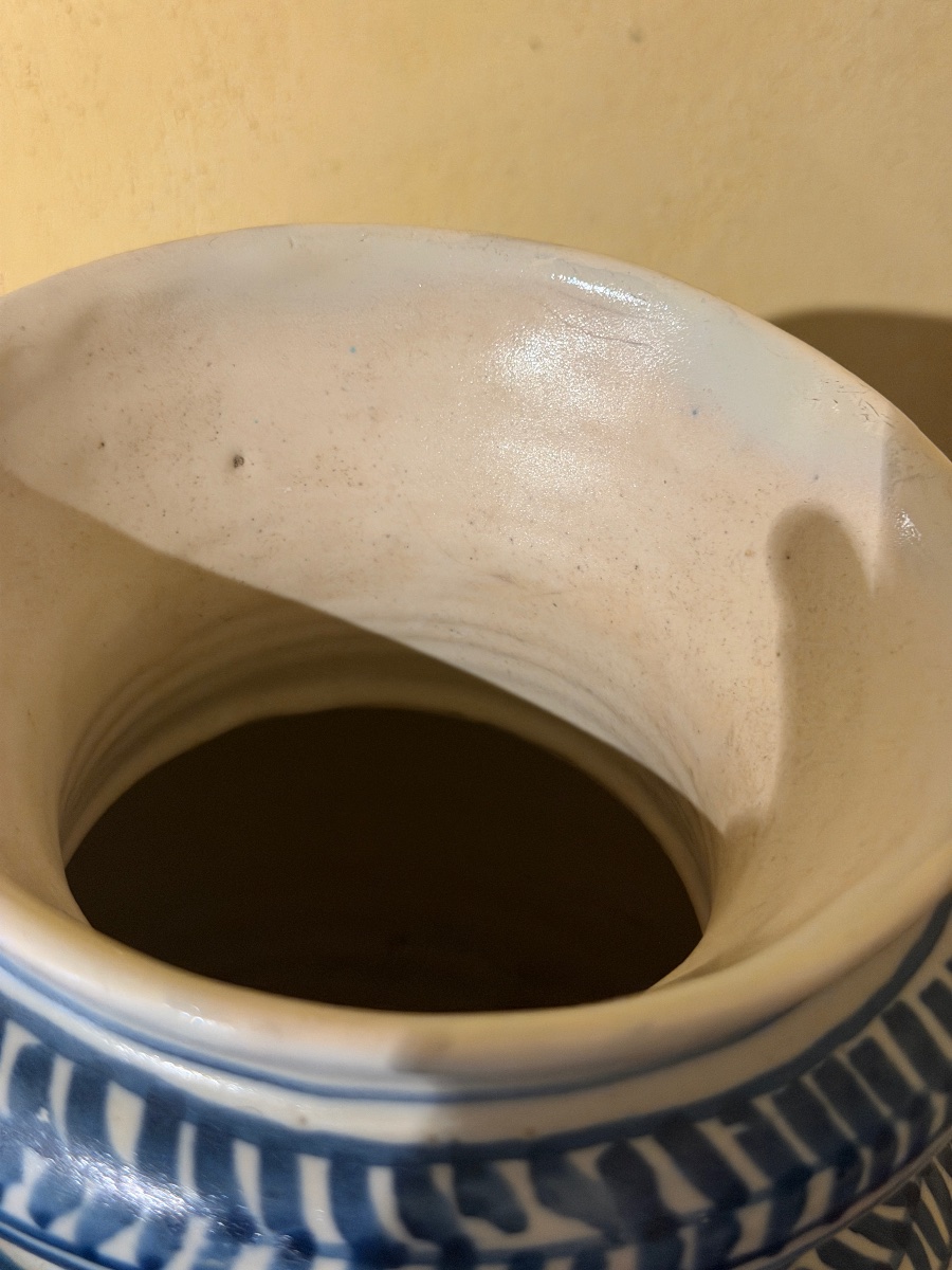 Vaso da farmacia in maiolica, Deruta, periodo calligrafico, fine XVI – inizi XVII secolo-photo-1
