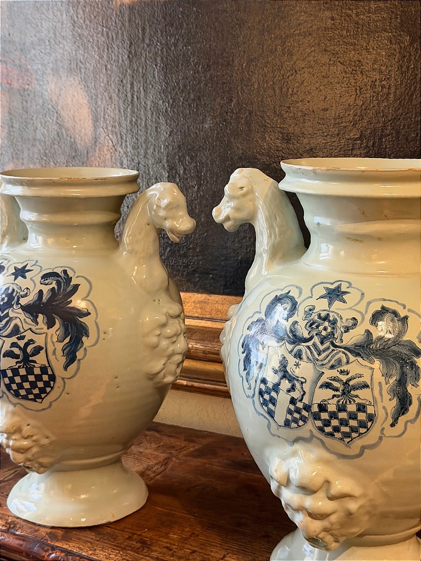 Coppia di idrie in maiolica, Savona, XVII secolo