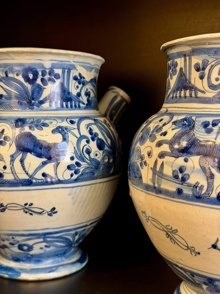 Coppia di vasi da farmacia in maiolica di Savona, periodo calligrafico, XVI secolo-photo-1