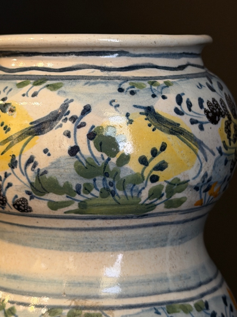 Albarello in maiolica di Urbania con paesaggio e uccelli, XVIII secolo-photo-3