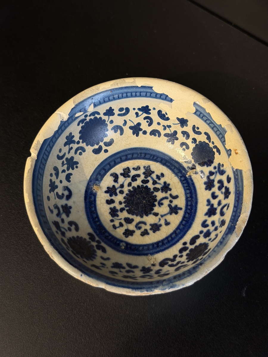 Piccola coppetta in maiolica di Faenza, XV secolo