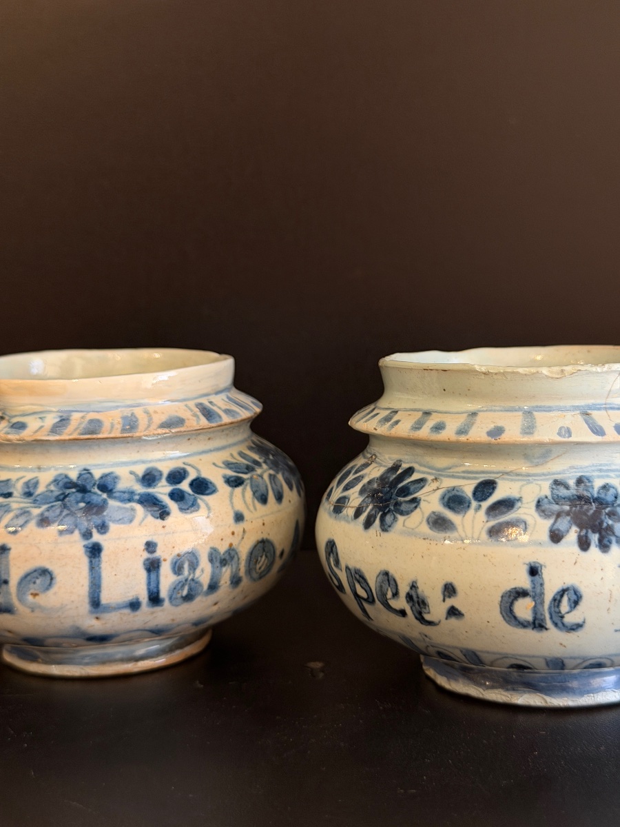 Coppia di pillioliere da farmacia in maiolica di Savona "a tappezzeria", XVII secolo-photo-4